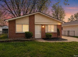 9263 Sylvia St, Taylor, MI 48180