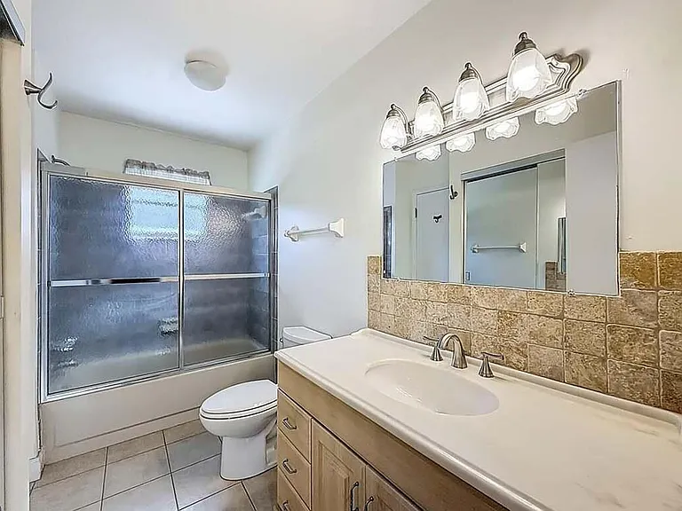 274 NE Glentry Ave — Photo 20