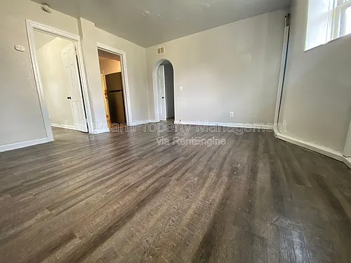 447 W Walnut St #13 Photo 1