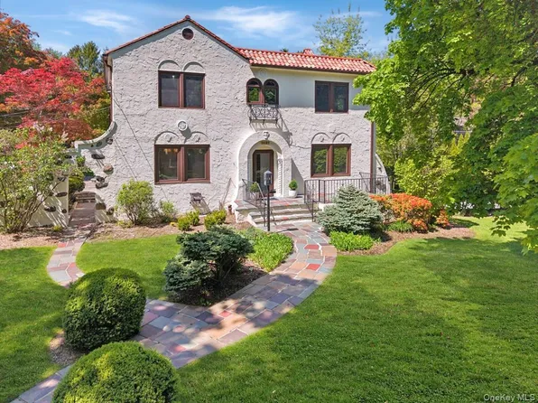 62 Broadfield Road, New Rochelle, NY 10804