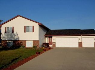745 Obrien Pkwy, Belle Plaine, MN 56011