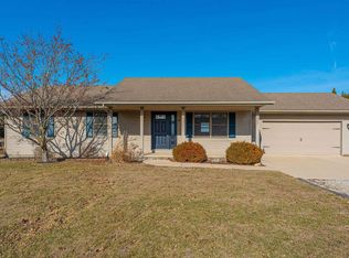 811 W Monroe St, Athens, IL 62613