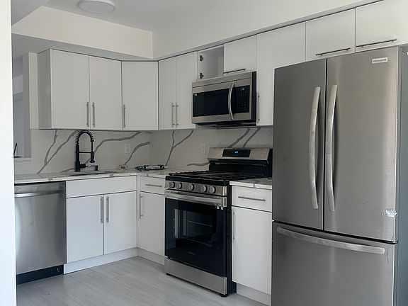 2nd image of 909 Patterson Ave
