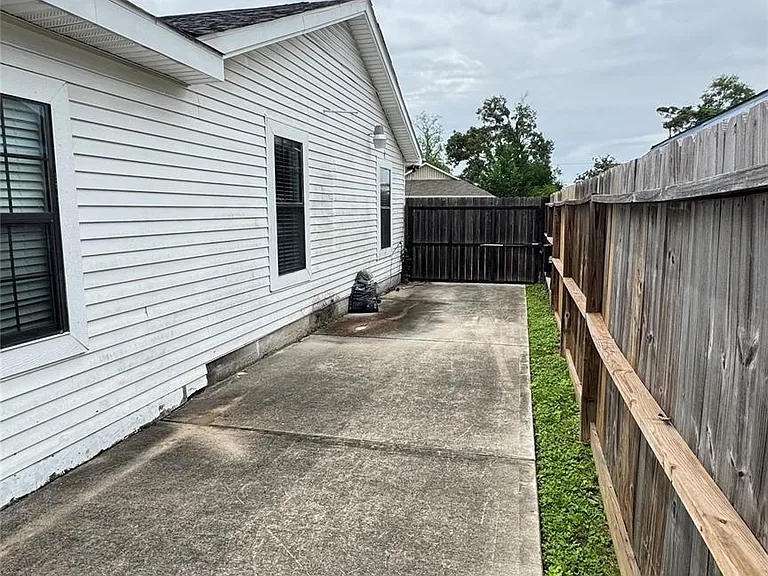 221 Hyta St — Photo 30
