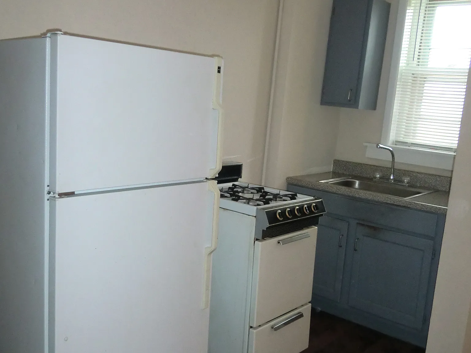 Studio, $850 — Photo 3