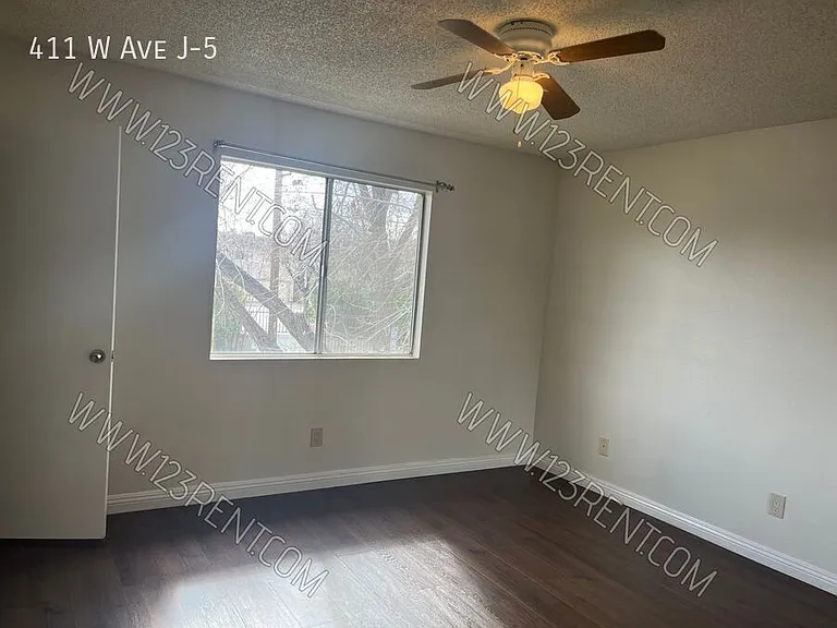 411 W Avenue J #5 — Photo 21