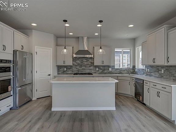 2nd image of 10137 Waterton Canyon Way