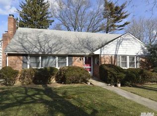 116 Wolf Ave, Malverne, NY 11565