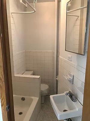 4th image of 320 E 49th St APT 34