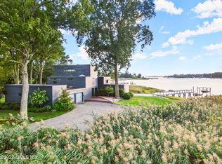 46 Carriglea Dr, Riverside, CT 06878