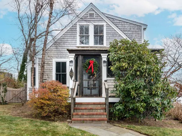 33 Renear St, Tisbury, MA 02568
