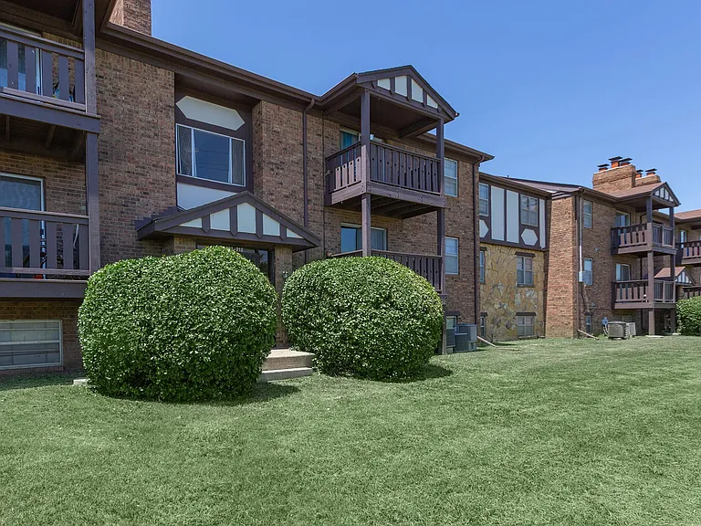 Brickstone at Woodlawn — Photo 21