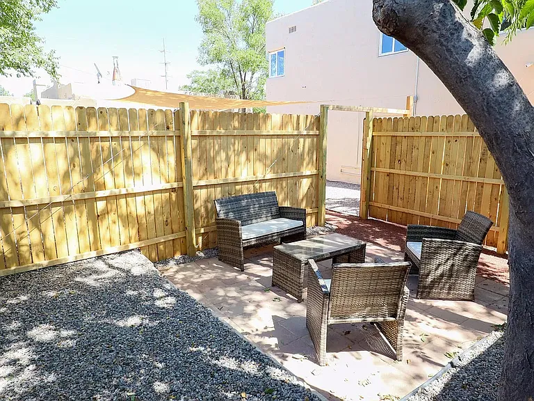 219 Girard Blvd SE #2F — Photo 10