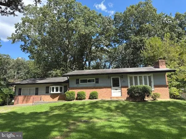 513 Sunset Knoll Rd, Pasadena, MD 21122