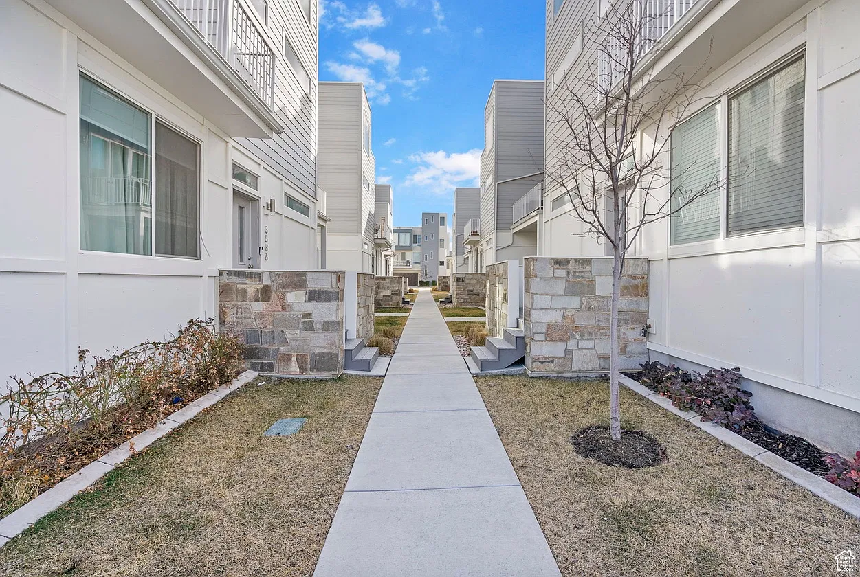 4 bed, 2.5 bath, 2450 sqft, $2,800 — Photo 3