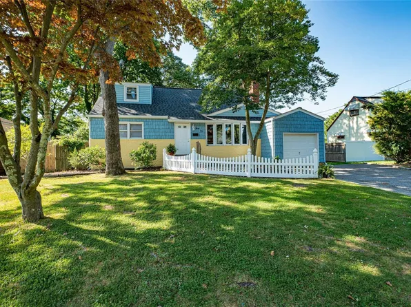 33 Browning Drive, Greenlawn, NY 11740