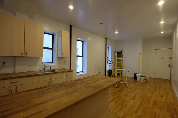 Rented by Keller Williams NYC | media 29