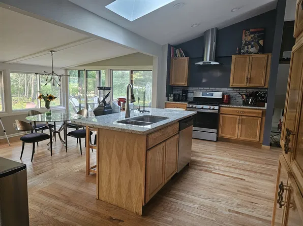 11810 N Schwemer Ln, Mequon, WI 53092