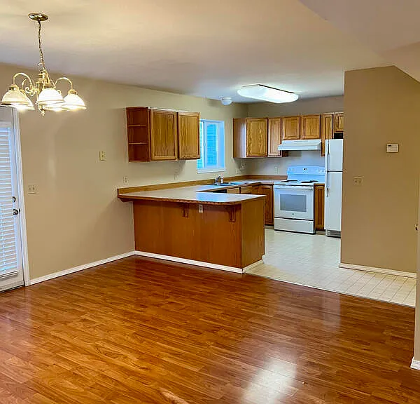 904 Charlo St — Photo 3