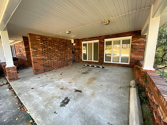 3rd image of 600 Brookview Dr
