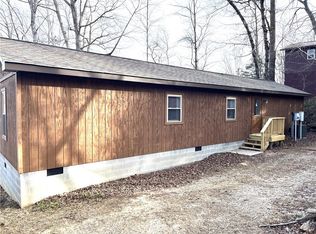 212 Whitewater Lake Rd, Tamassee, SC 29686