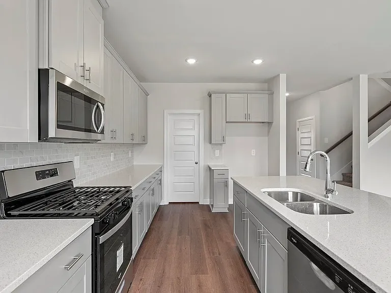 652 Orsman Trl — Photo 15