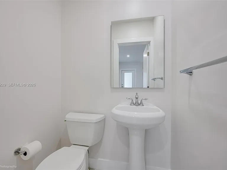 52 Camden Dr — Photo 16