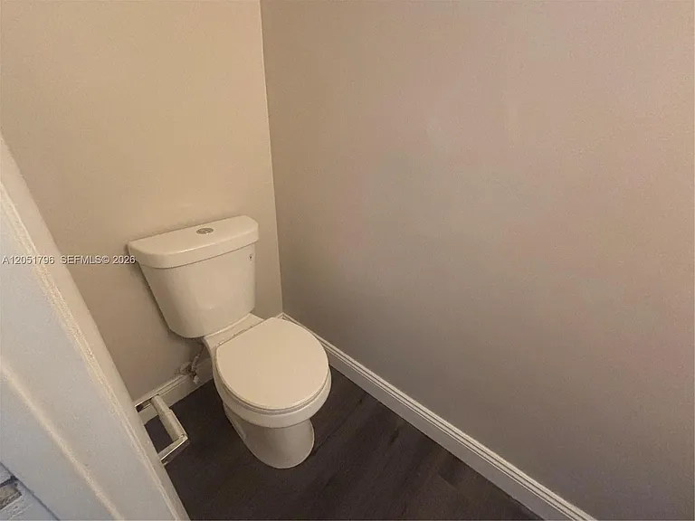 323 Palm Cir E — Photo 7