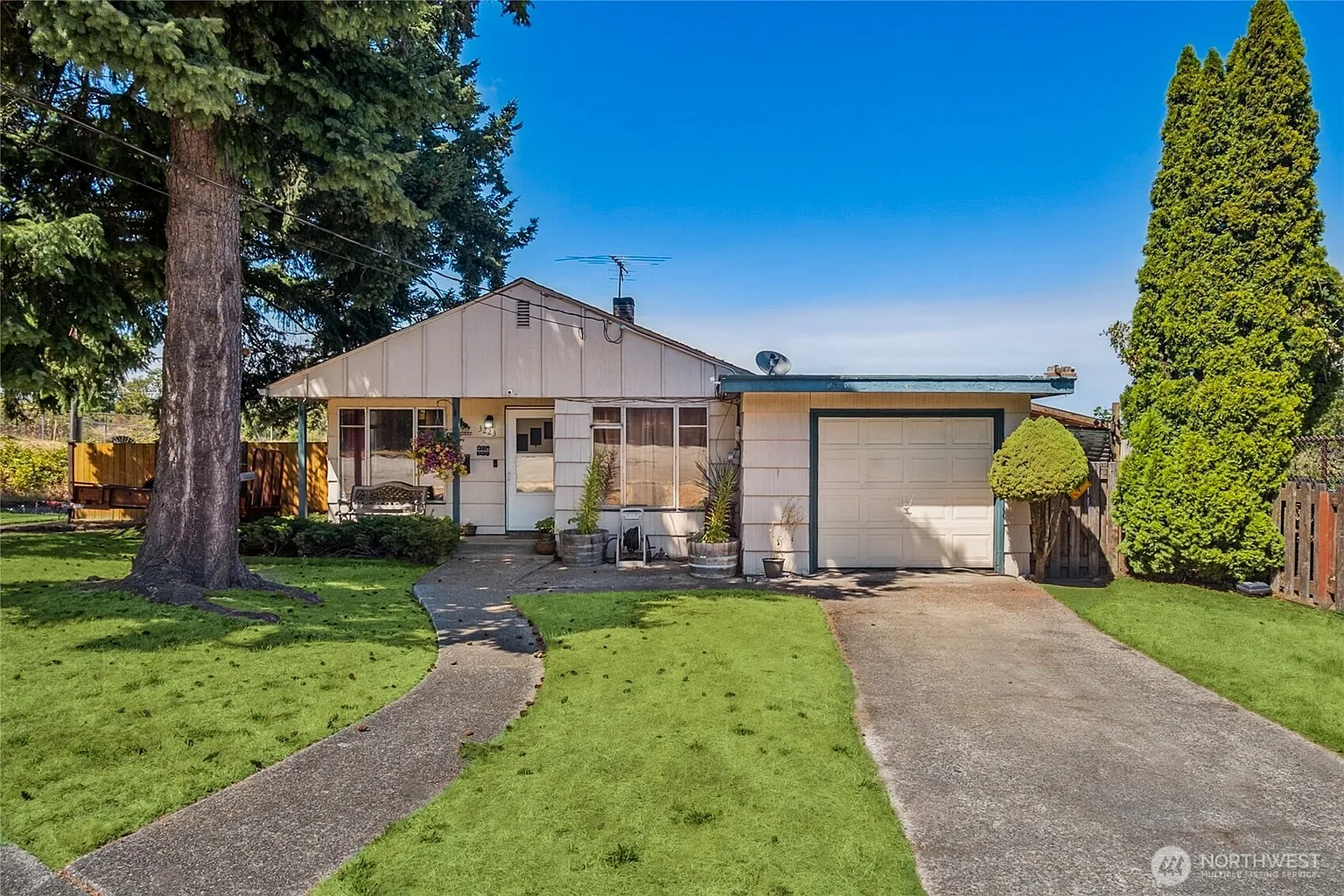3223 S Leslie Street photo 1
