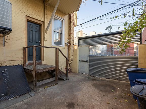 5th image of 1508 W Oxford St APT 1R