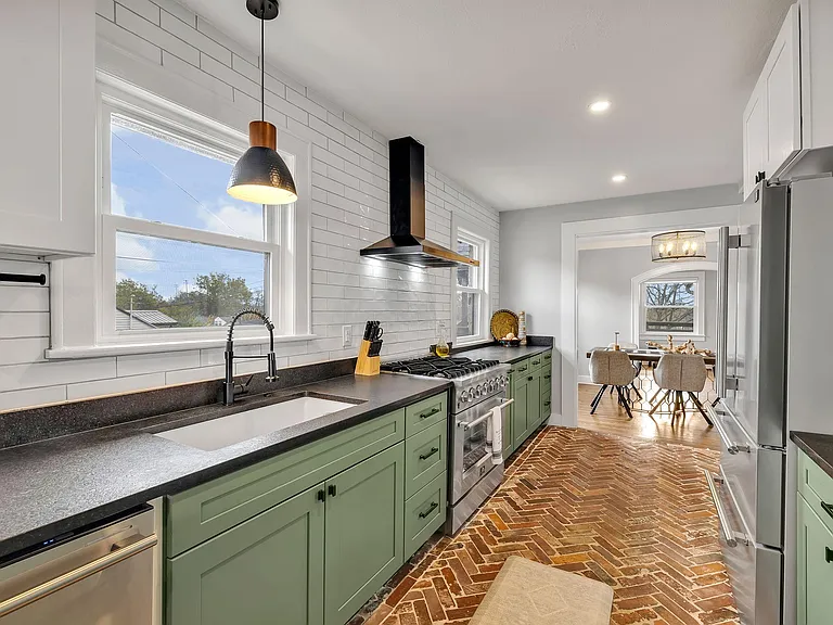 335 Dupont Ave — Photo 21