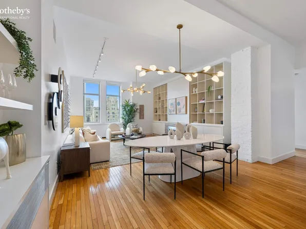 252 7th Avenue image 2 of 24