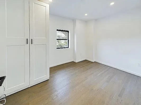 20-01 Steinway St #3 — Photo 6