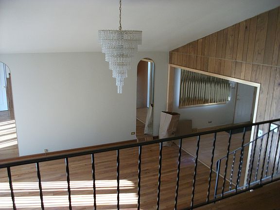 5th image of 22 52nd Ave