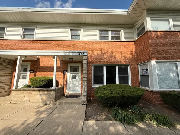 702 E Shabonee Trl, Mount Prospect, IL 60056