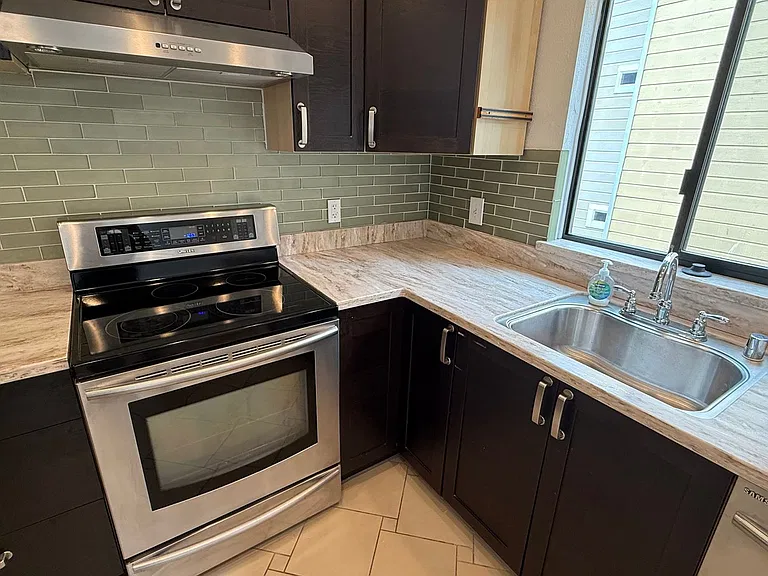 1415 Eddy St — Photo 12