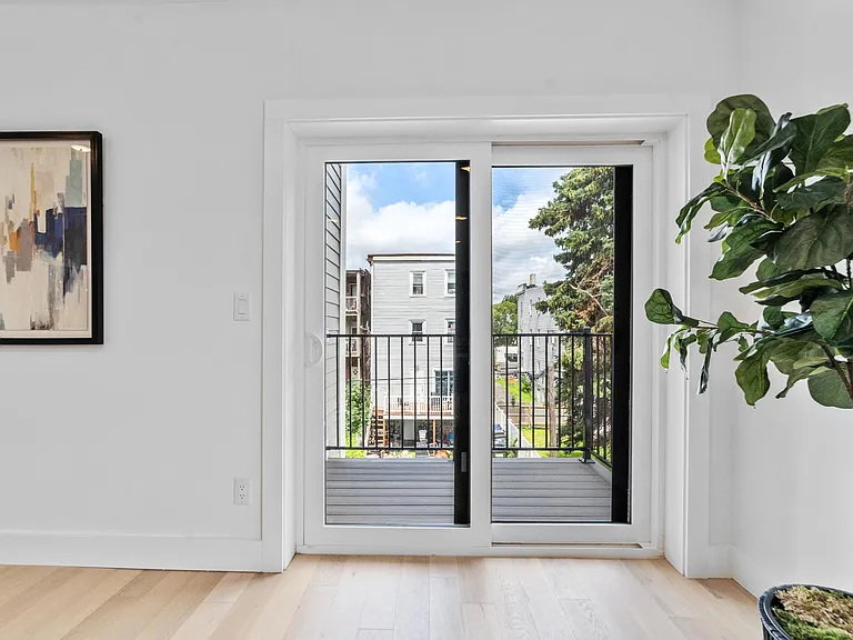 208 Spencer Ave #7 — Photo 4