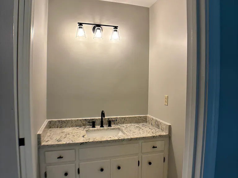1121 Clifton Ln — Photo 8