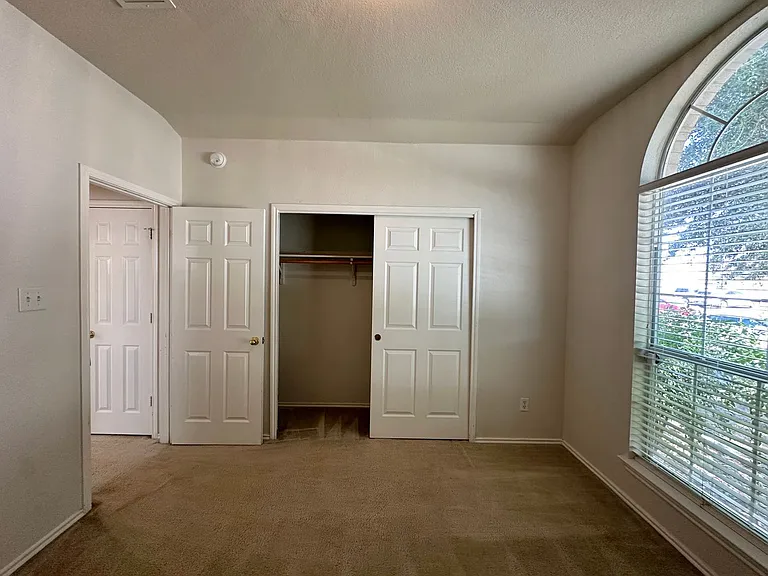 4700 Sydney Harbour Ct — Photo 39