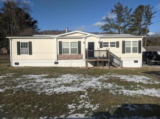 208 Davis Ln, Raven, VA 24639