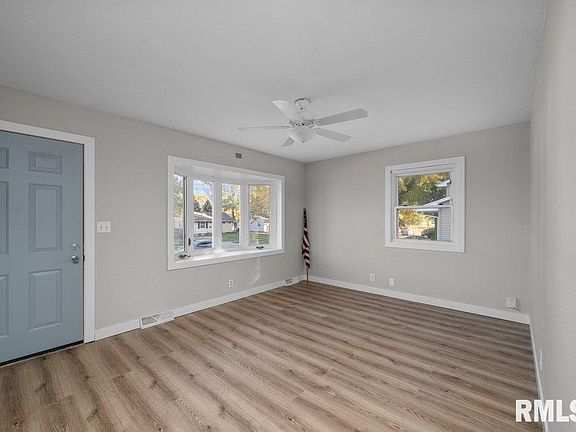 2nd image of 2122 N Fairmount St