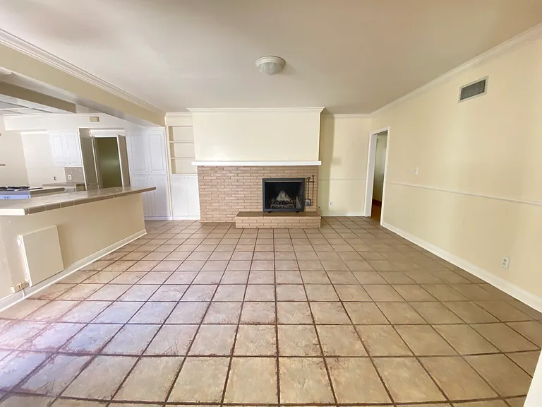 1444 N Mountain Ave — Photo 6