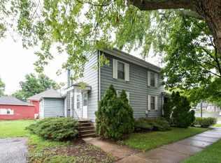 118 S Gifford St, Elgin, IL 60120