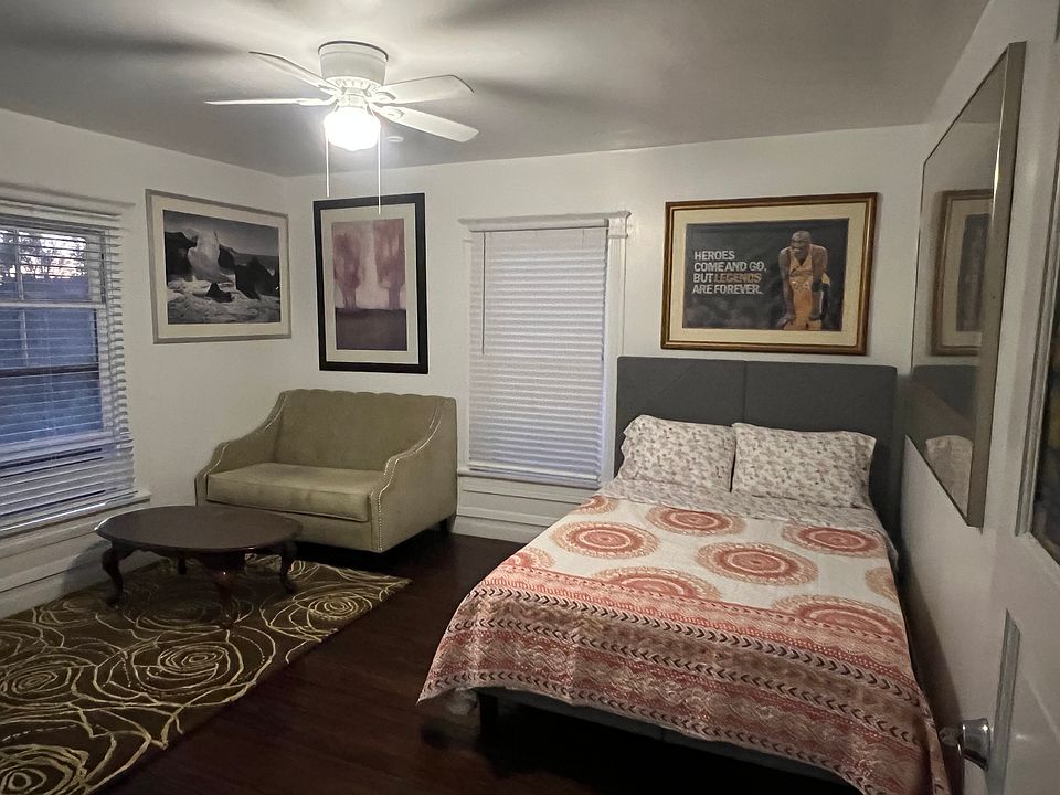 2nd image of 1031 W 20th St