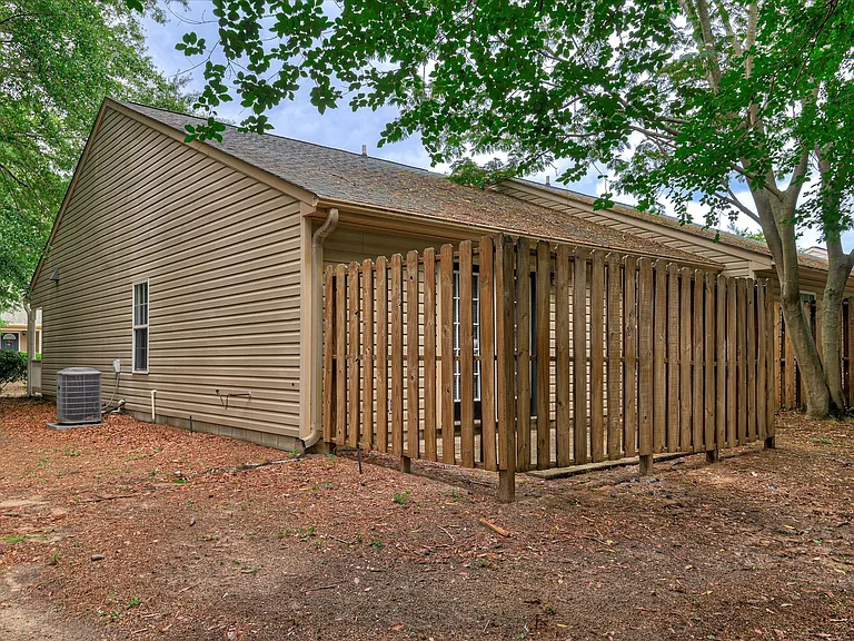 100 Kelly Dr SW — Photo 32