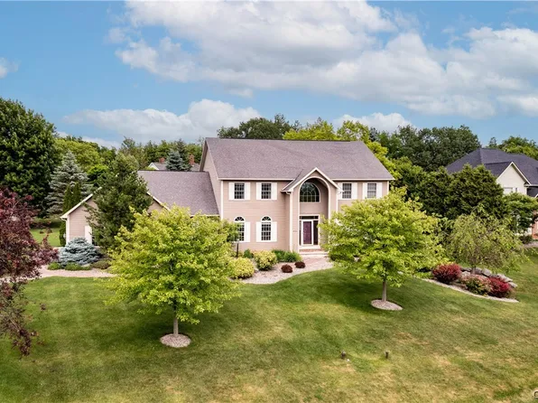 8460 Prestwick Dr, Manlius, NY 13104