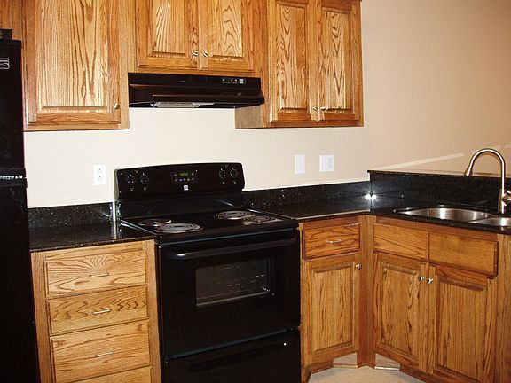 4th image of 6022 Perry Ln #A