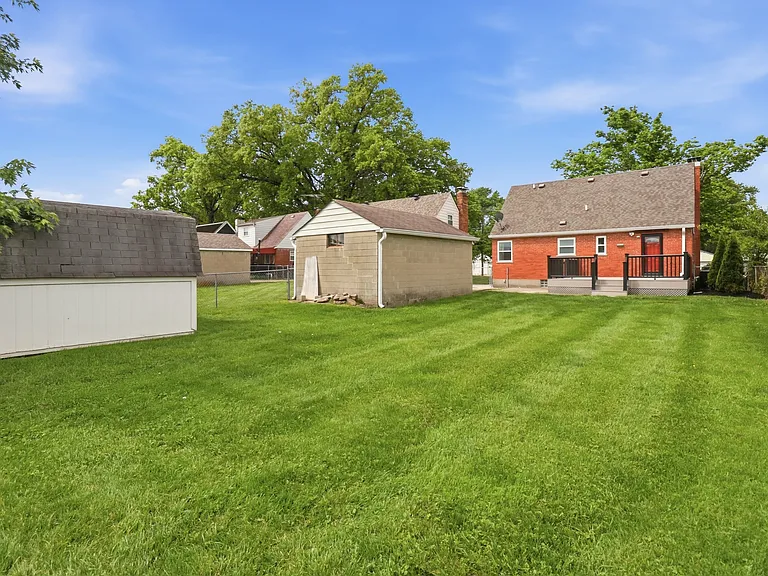 8330 Wexford Ave — Photo 45