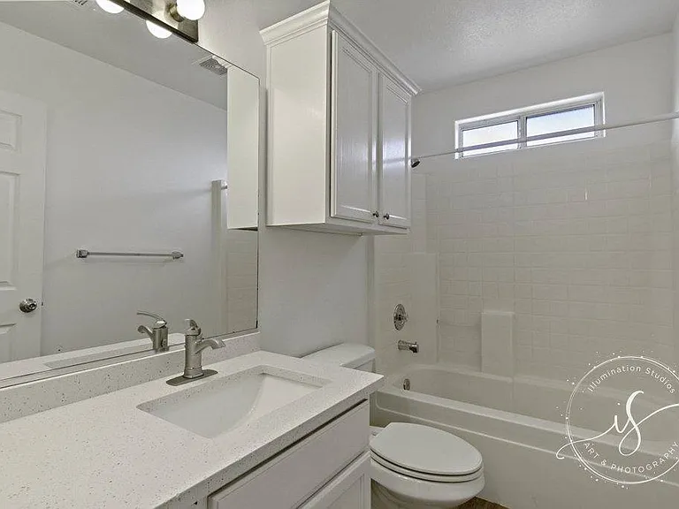 772 S 220 East Cir — Photo 8