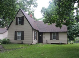 2103 Sunnyside Dr, Cedar Falls, IA 50613